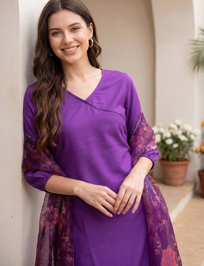 Women Floral Regular Kurta with Trousers & With Dupatta