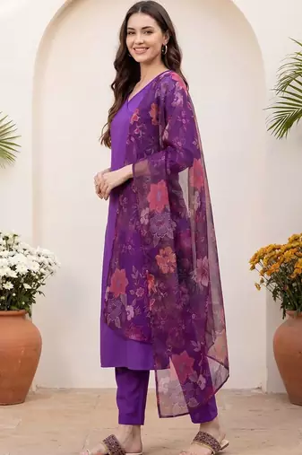 Women Floral Regular Kurta with Trousers & With Dupatta