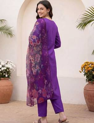 Women Floral Regular Kurta with Trousers & With Dupatta 4