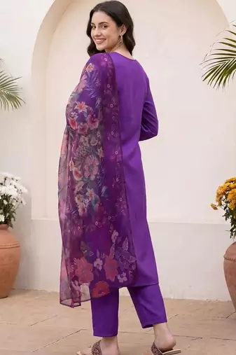 Women Floral Regular Kurta with Trousers & With Dupatta