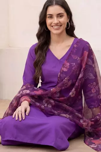 Women Floral Regular Kurta with Trousers & With Dupatta