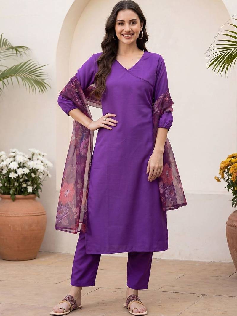 Women Floral Regular Kurta with Trousers & With Dupatta