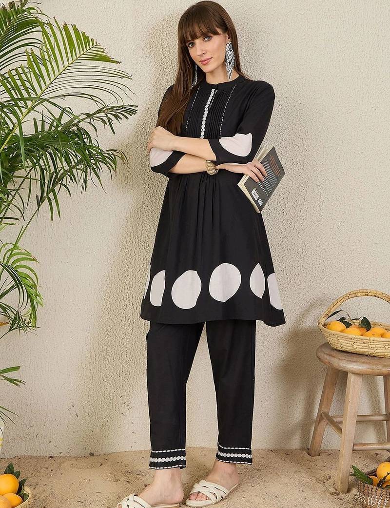 Women Printed Regular Beads and Stones Pure Cotton Kurta with Trousers