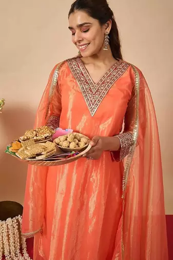 Women Ethnic Motifs Embroidered Regular Kurta with Trousers & With Dupatta