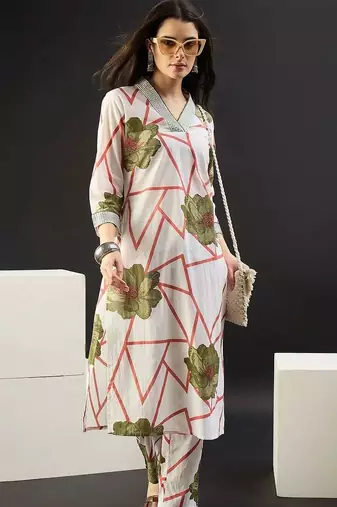 Women Floral Printed Regular Pure Cotton Kurta with Trousers