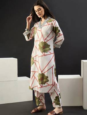 Women Floral Printed Regular Pure Cotton Kurta with Trousers 3