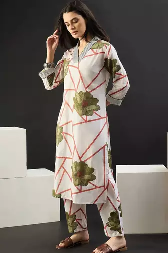 Women Floral Printed Regular Pure Cotton Kurta with Trousers