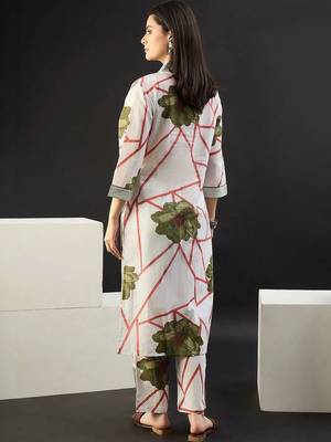 Women Floral Printed Regular Pure Cotton Kurta with Trousers 4