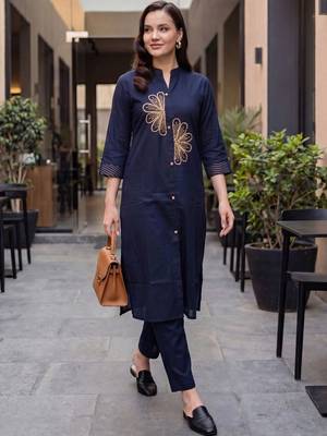 Women Ethnic Motifs Embroidered Regular Thread Work Pure Cotton Kurta with Trousers 1