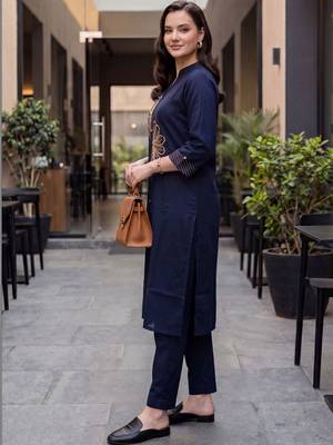 Women Ethnic Motifs Embroidered Regular Thread Work Pure Cotton Kurta with Trousers 3