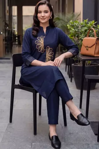 Women Ethnic Motifs Embroidered Regular Thread Work Pure Cotton Kurta with Trousers