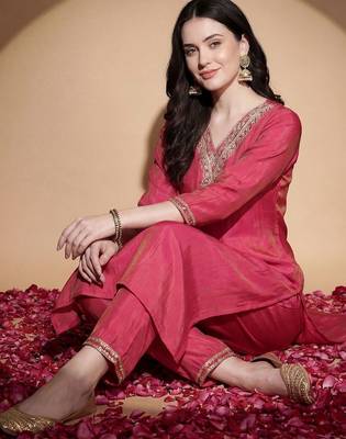 Women Regular Thread Work Kurta with Trousers 5