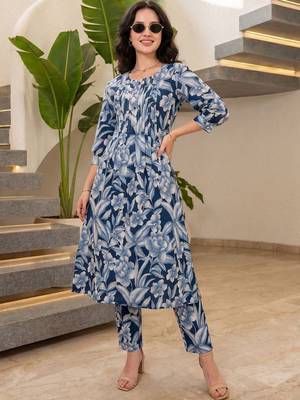 Women Floral Printed Regular Pure Cotton Kurta with Trousers 3