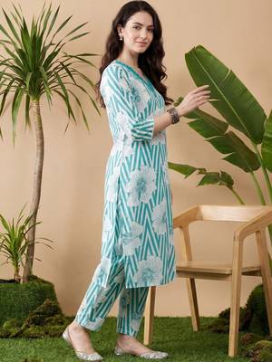 Women Floral Printed Regular Pure Cotton Kurta with Trousers 2