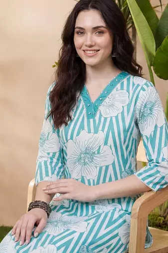 Women Floral Printed Regular Pure Cotton Kurta with Trousers
