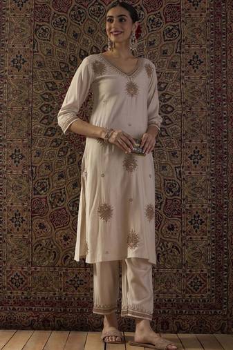 Women Ethnic Motifs Embroidered Regular Thread Work Liva Kurta with Trousers
