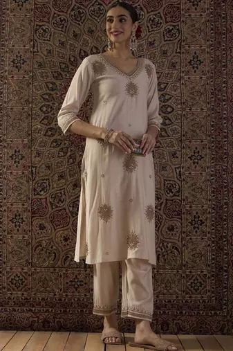 Women Ethnic Motifs Embroidered Regular Thread Work Liva Kurta with Trousers
