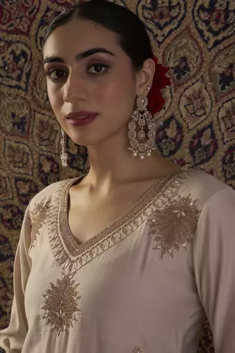 Women Ethnic Motifs Embroidered Regular Thread Work Liva Kurta with Trousers
