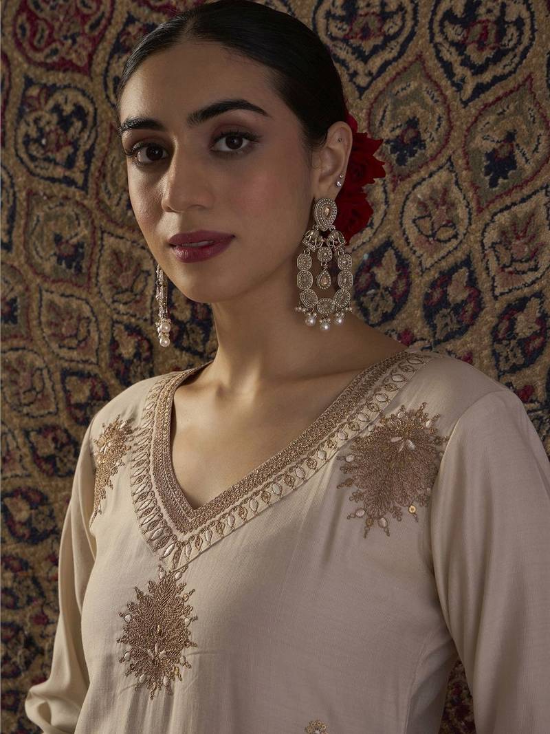 Women Ethnic Motifs Embroidered Regular Thread Work Liva Kurta with Trousers