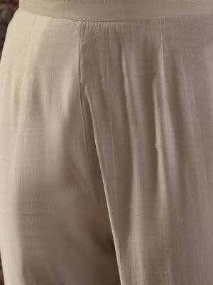 Women Ethnic Motifs Embroidered Regular Thread Work Liva Kurta with Trousers 3