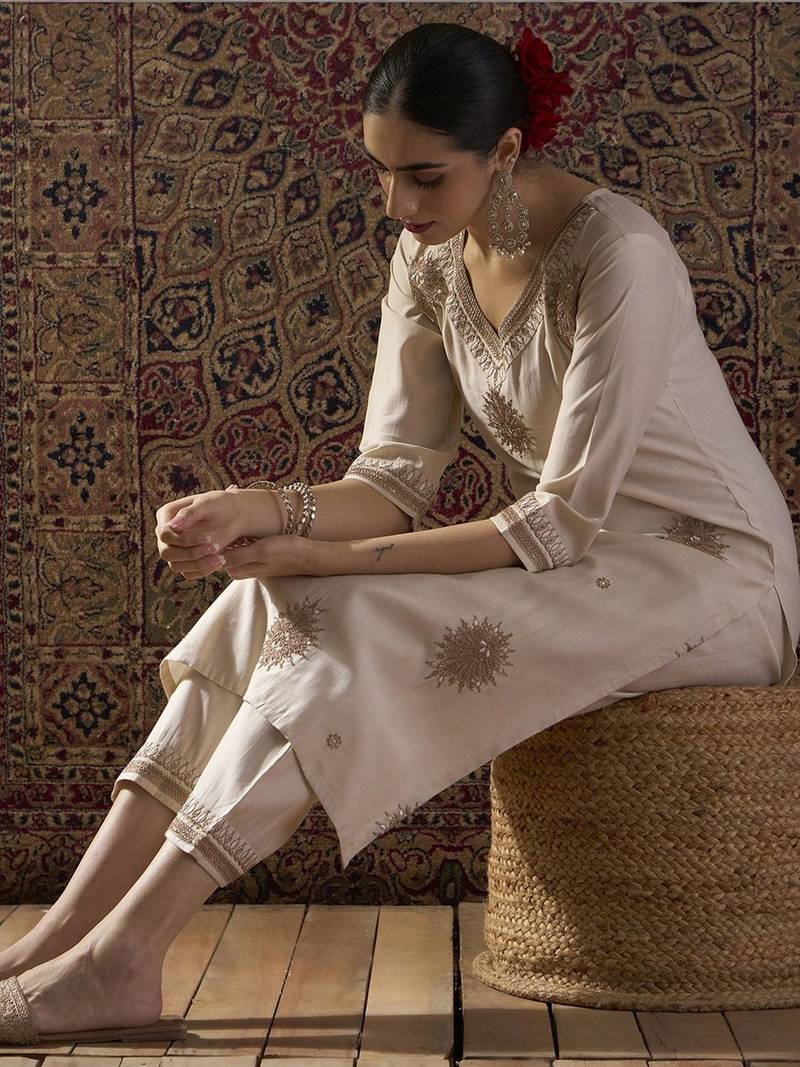 Women Ethnic Motifs Embroidered Regular Thread Work Liva Kurta with Trousers