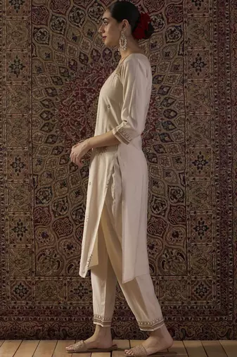 Women Ethnic Motifs Embroidered Regular Thread Work Liva Kurta with Trousers