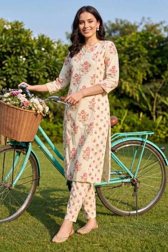 Women Floral Printed Regular Pure Cotton Kurta with Trousers