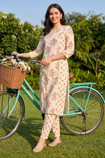 Women Floral Printed Regular Pure Cotton Kurta with Trousers