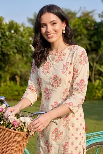 Women Floral Printed Regular Pure Cotton Kurta with Trousers