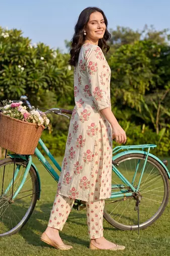 Women Floral Printed Regular Pure Cotton Kurta with Trousers