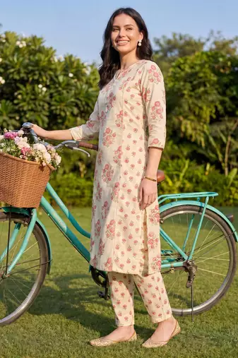 Women Floral Printed Regular Pure Cotton Kurta with Trousers