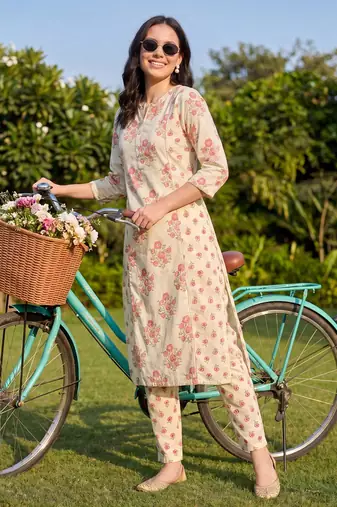 Women Floral Printed Regular Pure Cotton Kurta with Trousers
