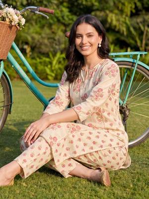 Women Floral Printed Regular Pure Cotton Kurta with Trousers 6