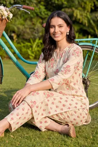Women Floral Printed Regular Pure Cotton Kurta with Trousers