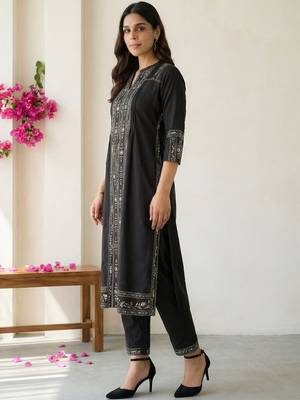 Women Ethnic Motifs Printed Regular Mirror Work Pure Cotton Kurta with Trousers 3