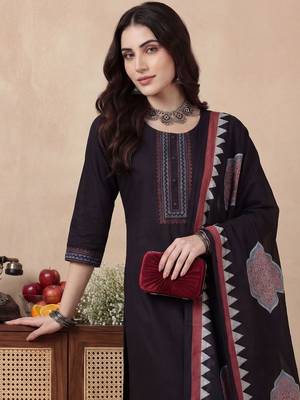 Women Regular Thread Work Pure Cotton Kurta with Trousers & With Dupatta 2
