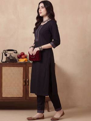 Women Regular Thread Work Pure Cotton Kurta with Trousers & With Dupatta 4