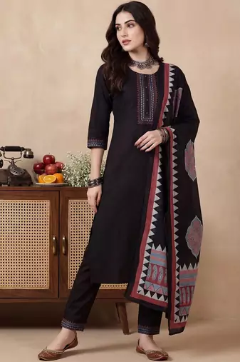 Women Regular Thread Work Pure Cotton Kurta with Trousers & With Dupatta