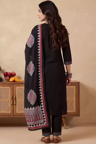 Women Regular Thread Work Pure Cotton Kurta with Trousers & With Dupatta