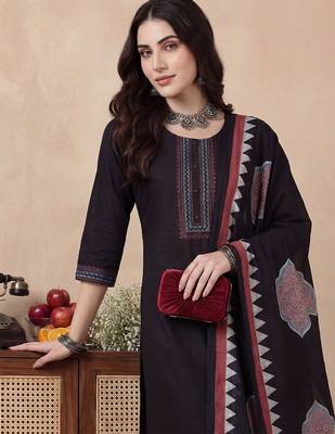 Women Regular Thread Work Pure Cotton Kurta with Trousers & With Dupatta 2