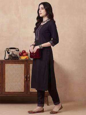 Women Regular Thread Work Pure Cotton Kurta with Trousers & With Dupatta 3