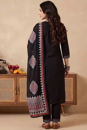 Women Regular Thread Work Pure Cotton Kurta with Trousers & With Dupatta