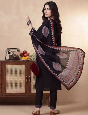 Women Regular Thread Work Pure Cotton Kurta with Trousers & With Dupatta 6