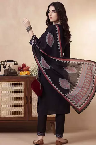 Women Regular Thread Work Pure Cotton Kurta with Trousers & With Dupatta