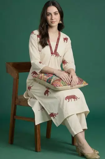 Women Animal Printed Regular Thread Work Pure Cotton Kurta with Trousers