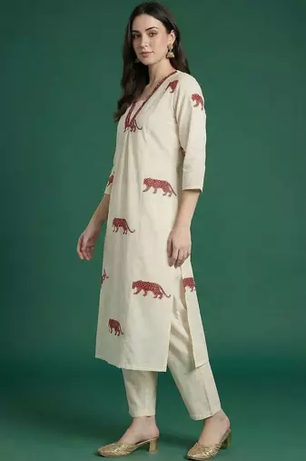 Women Animal Printed Regular Thread Work Pure Cotton Kurta with Trousers