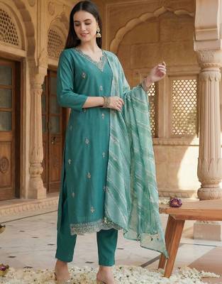 Women Ethnic Motifs Embroidered Regular Thread Work Kurta with Trousers & With Dupatta 2