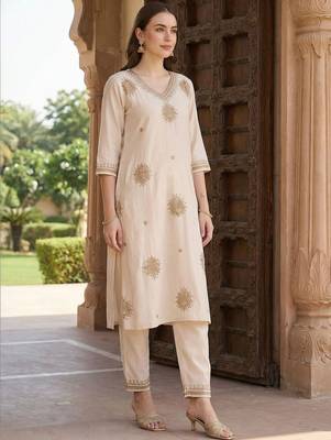 Women Ethnic Motifs Embroidered Regular Thread Work Liva Kurta with Trousers 1