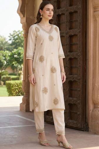 Women Ethnic Motifs Embroidered Regular Thread Work Liva Kurta with Trousers