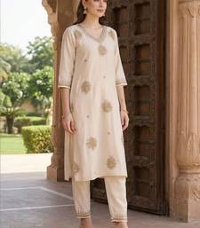 Women Ethnic Motifs Embroidered Regular Thread Work Liva Kurta with Trousers